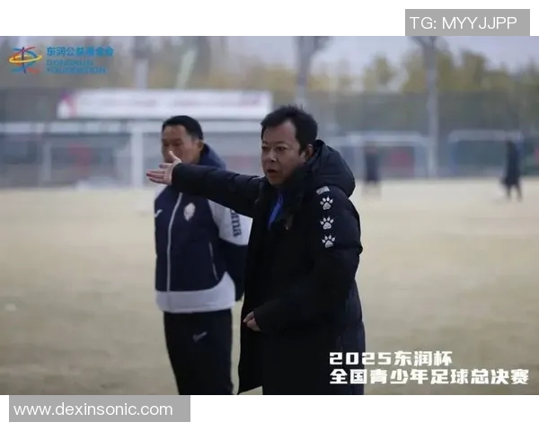 成都足球队的成长之路:挑战赛背后的拼搏与梦想 成都足球队的成长之路:挑战赛背后的拼搏与梦想