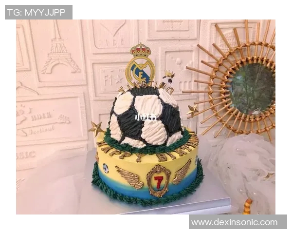 蛋糕盘上的足球明星们:漫画世界中的梦幻对决与甜蜜时刻 蛋糕盘上的足球明星们:漫画世界中的梦幻对决与甜蜜时刻